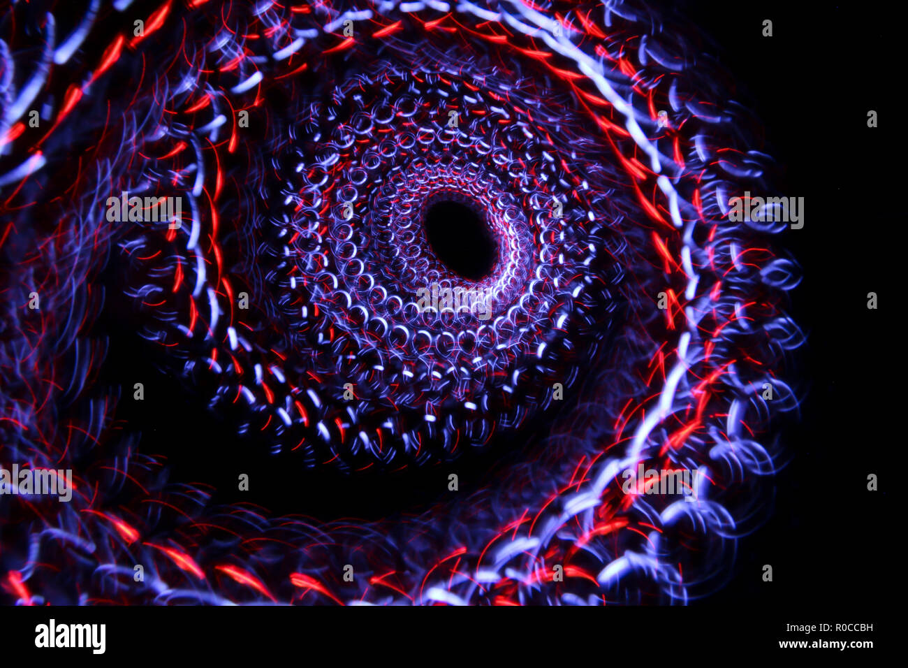 Abstract sullo sfondo di una configurazione formata dalla luce della pittura con un sollievo comico palla leggera spinner Foto Stock