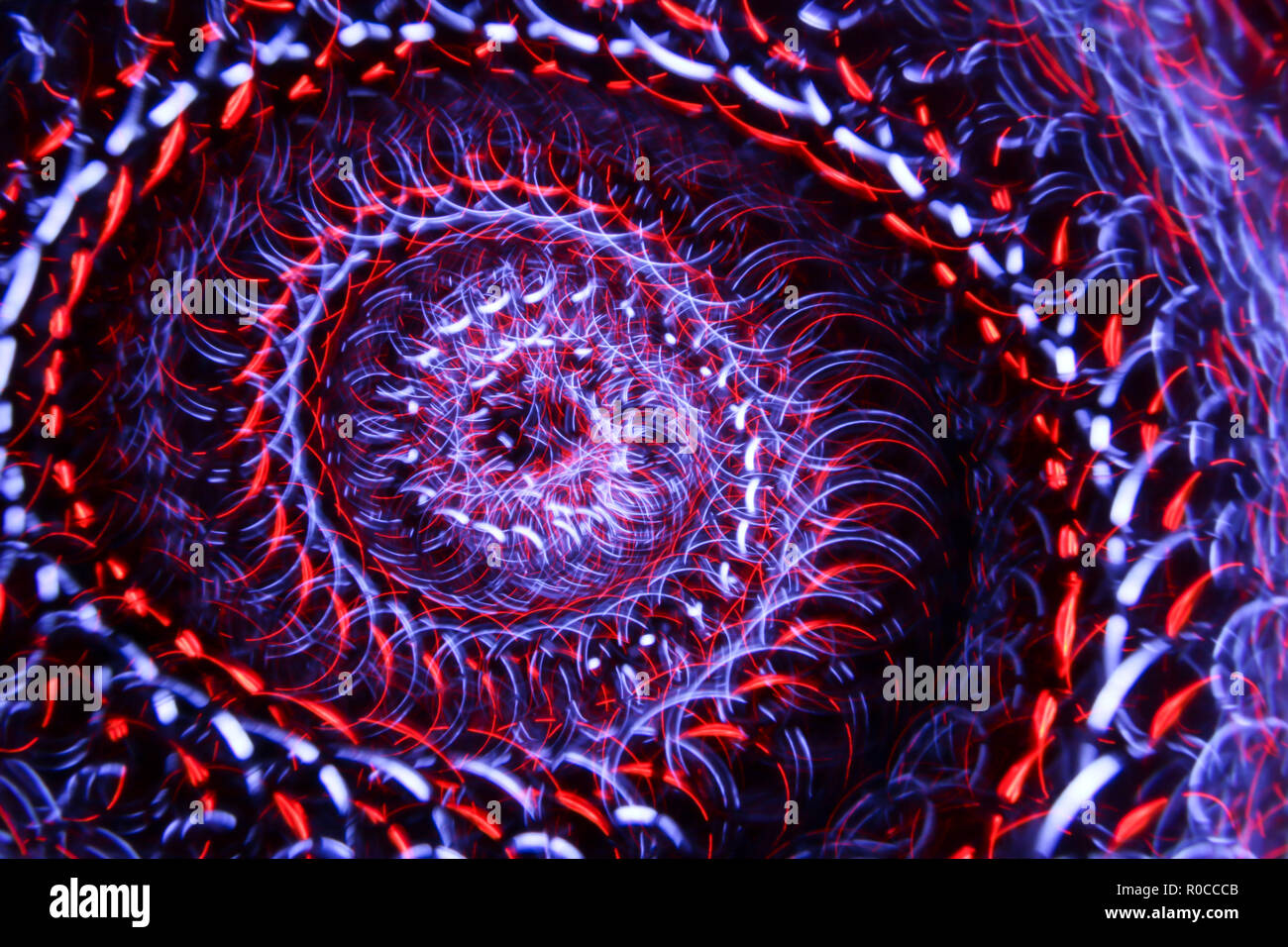 Abstract sullo sfondo di una configurazione formata dalla luce della pittura con un sollievo comico palla leggera spinner Foto Stock