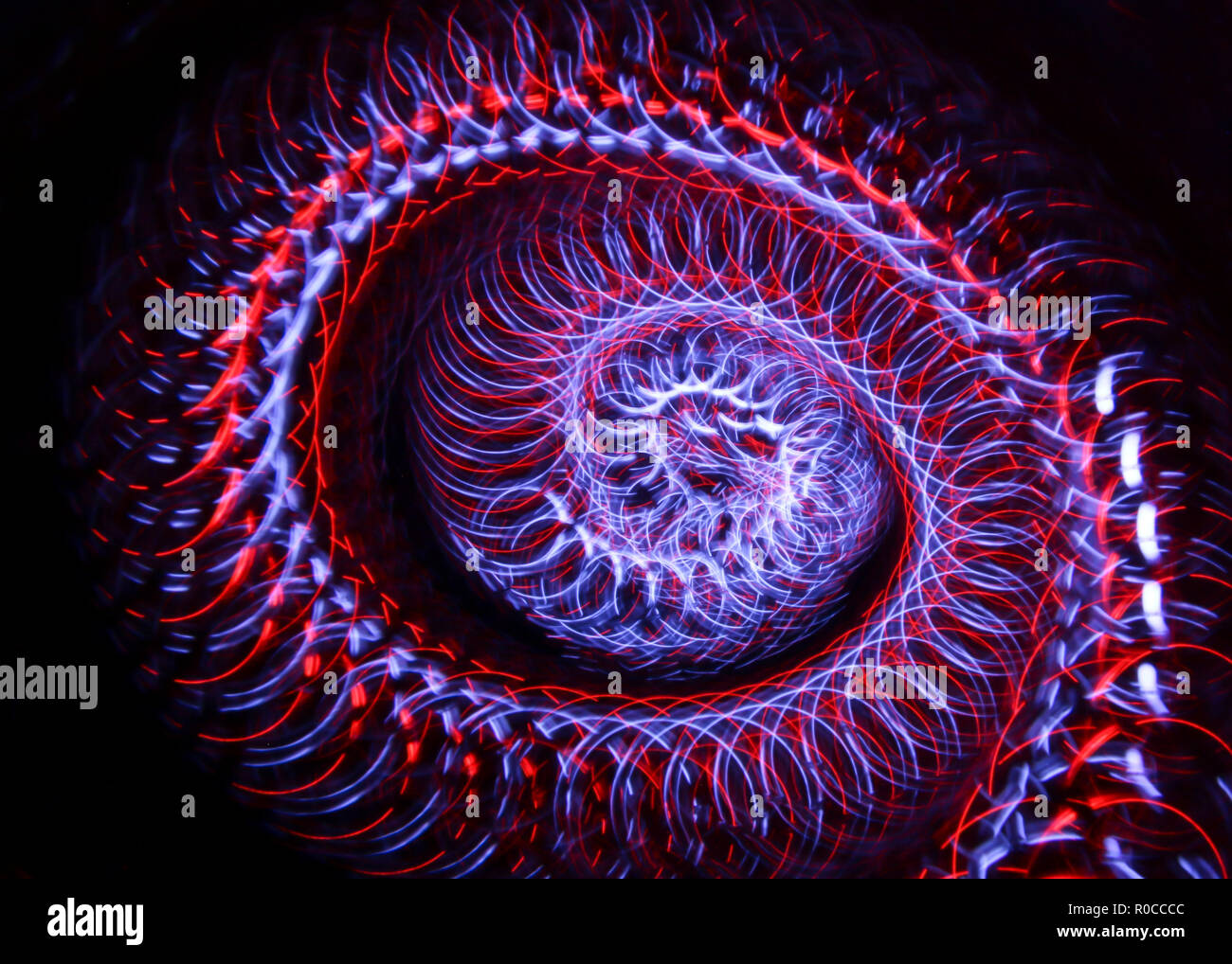 Abstract sullo sfondo di una configurazione formata dalla luce della pittura con un sollievo comico palla leggera spinner Foto Stock