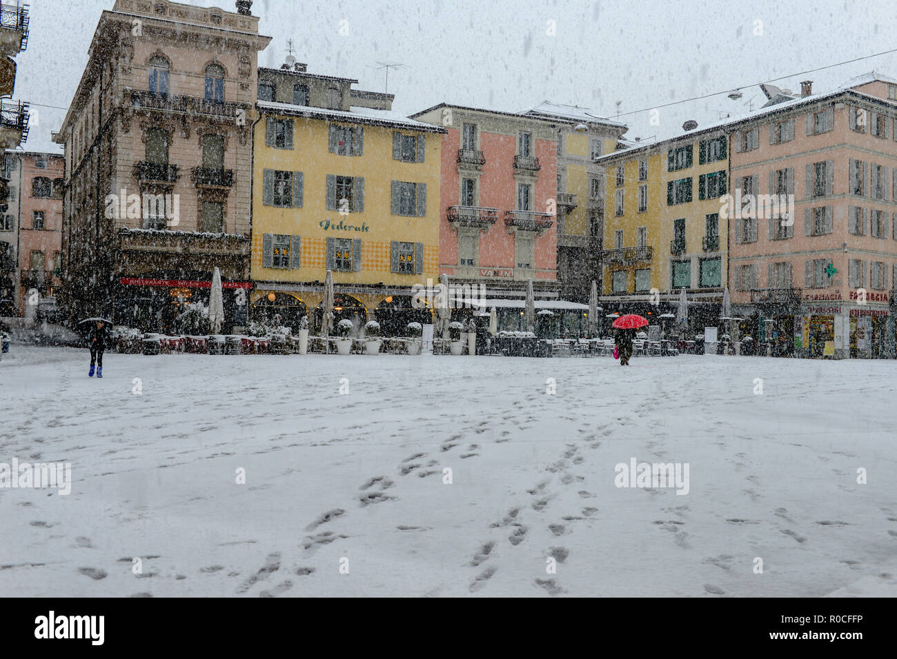 Lugano, Svizzera - 5 March 2016 - Piazza principale della riforma con il municipio sulla neve a Lugano in Svizzera Foto Stock
