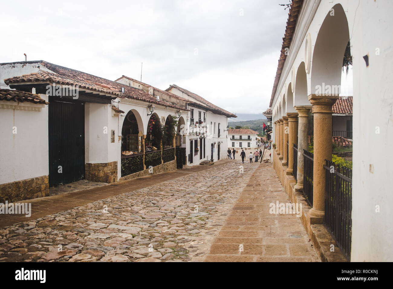 Strade Coloniali di Villa de Leyva, famoso per la sua bellezza come un giorno di viaggio per i turisti di Bogotá, Colombia Foto Stock