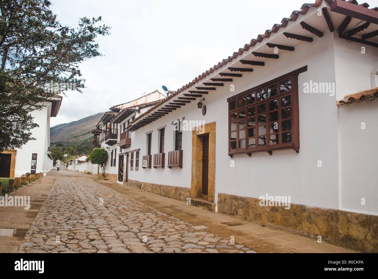 Strade Coloniali di Villa de Leyva, famoso per la sua bellezza come un giorno di viaggio per i turisti di Bogotá, Colombia Foto Stock