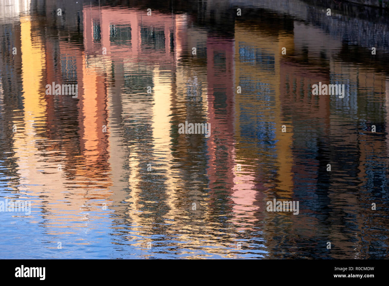 Rio Onyar Ciudad Vieja , centro storico con case colorate, Girona, Catalogna, Spagna Foto Stock