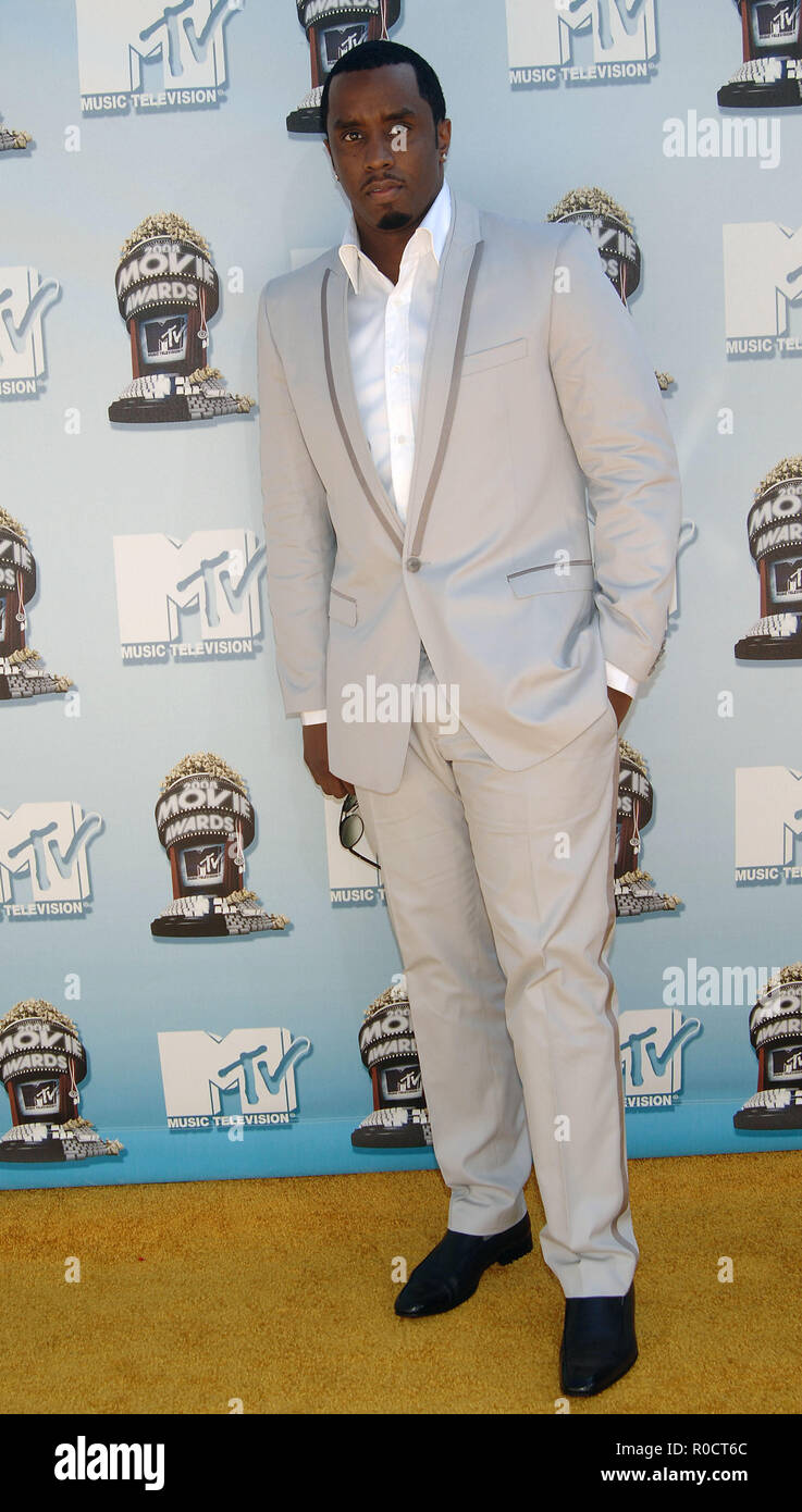 Sean Diddy- sala stampa a MTV Movie Awards 2008 presso l'Anfiteatro universale a Los Angeles. a piena lunghezza occhio contactSeanPComb 080 Red Carpet Event, verticale, STATI UNITI D'AMERICA, industria cinematografica, celebrità, fotografia, Bestof, arte cultura e intrattenimento, Topix celebrità moda / Verticale, meglio di, evento nella vita di Hollywood - California, moquette rossa e dietro le quinte, USA, industria cinematografica, celebrità, movie celebrità, personaggi televisivi, musica celebrità, fotografia, Bestof, arte cultura e intrattenimento, Topix, verticale, una persona, dall'anno , 2008, inchiesta tsuni@Gamma-USA.com moda - F Foto Stock