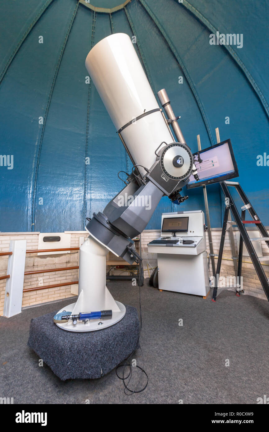 Telescopio in un piccolo Osservatorio pubblico nei Paesi Bassi Foto Stock