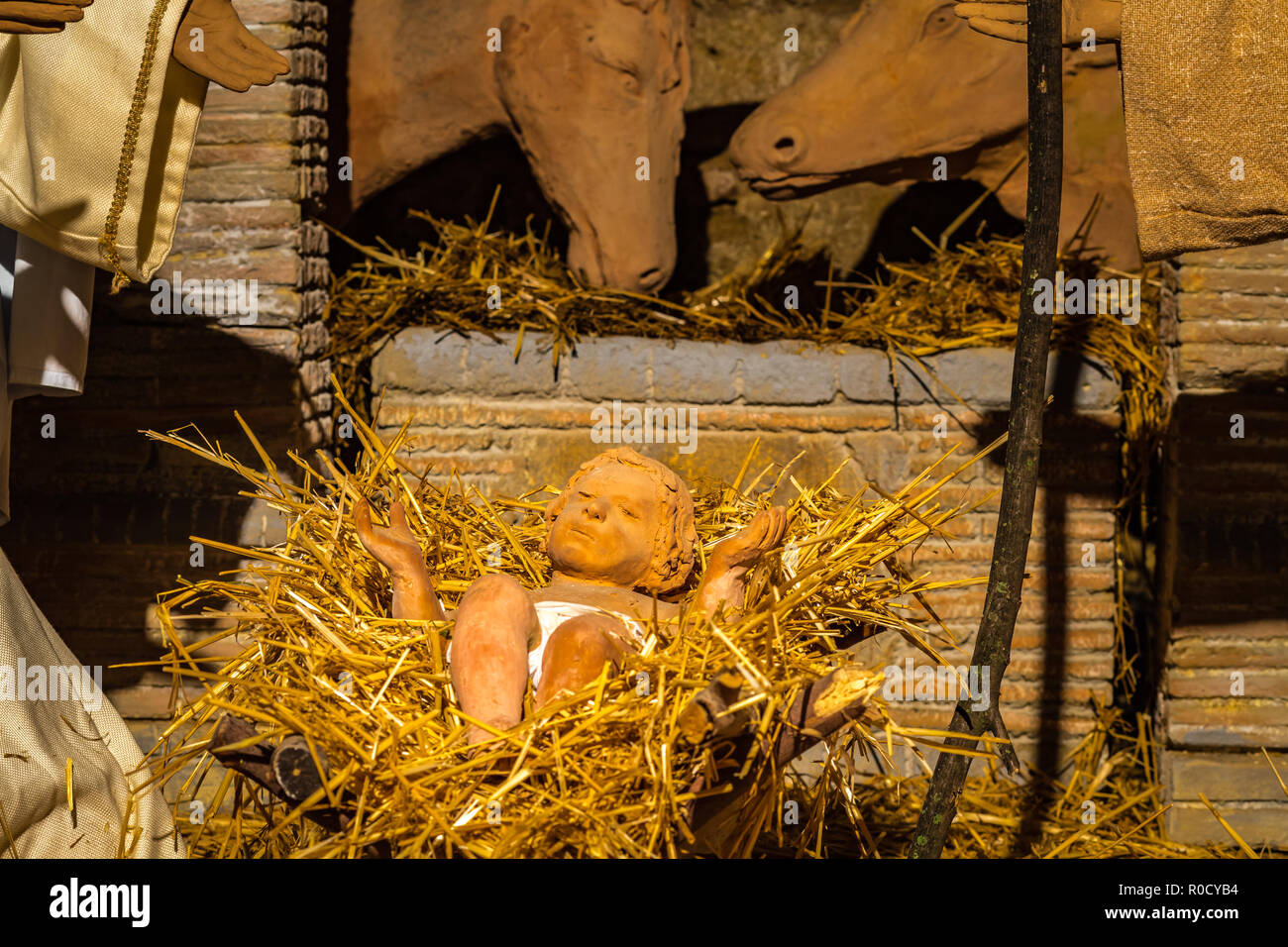 Il Bambino Gesù nel presepe Foto Stock