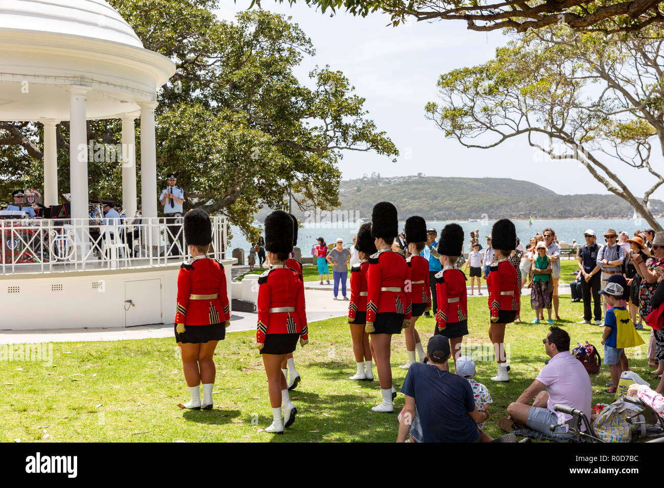 Sydney, Australia. 4 Novembre, 2018. Hotel Occidental Balmoral Beach, NSW di soccorso ed antincendio e banda Marching team effettuano presso la rotonda in riserva di Balmoral, domenica 4 novembre 2018, Sydney, Australia Credit: martin berry/Alamy Live News Foto Stock