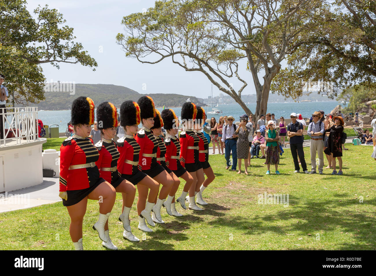 Sydney, Australia. 4 Novembre, 2018. Hotel Occidental Balmoral Beach, NSW di soccorso ed antincendio e banda Marching team effettuano presso la rotonda in riserva di Balmoral, domenica 4 novembre 2018, Sydney, Australia Credit: martin berry/Alamy Live News Foto Stock