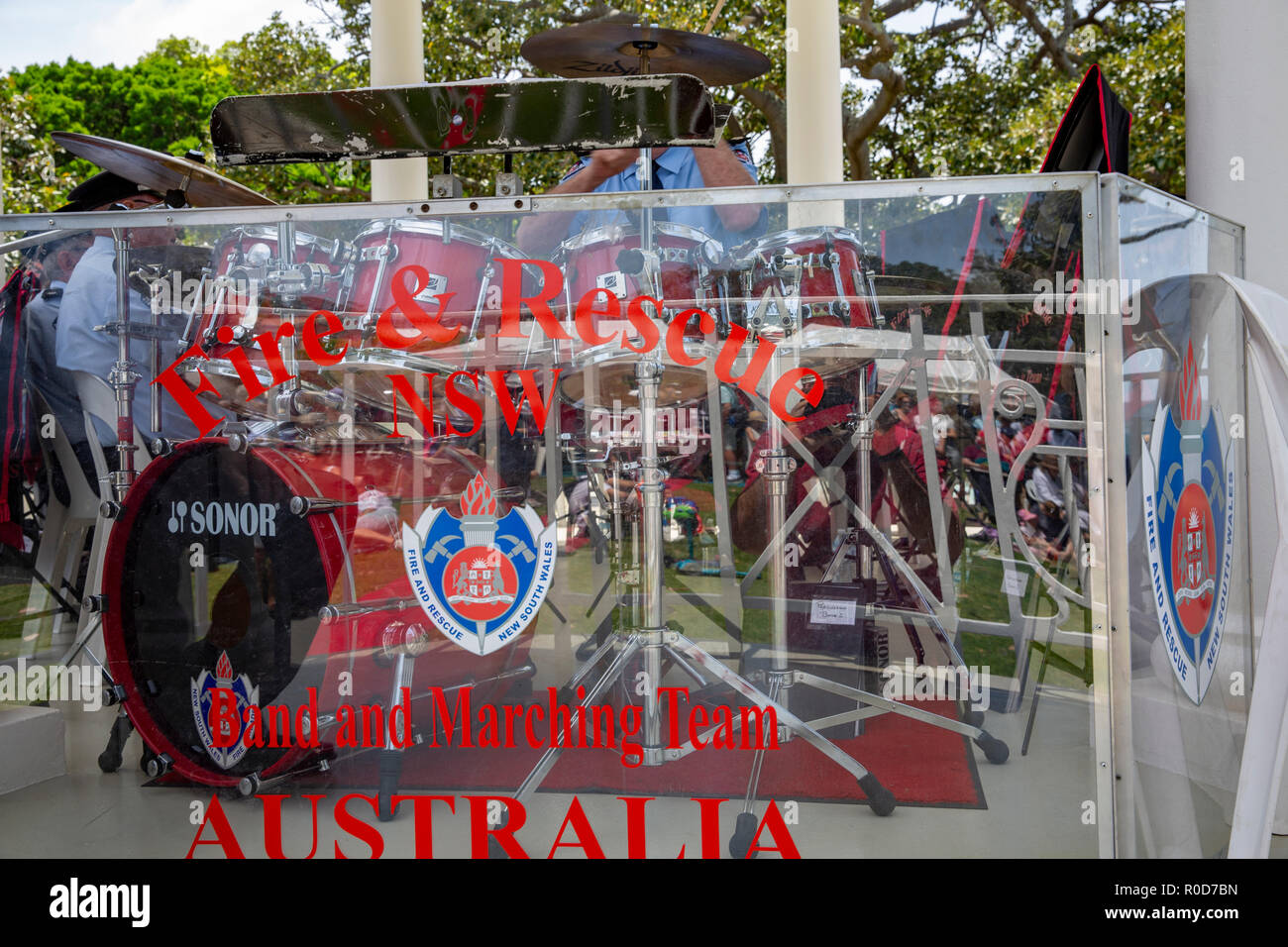 Sydney, Australia. 4 Novembre, 2018. Hotel Occidental Balmoral Beach, NSW di soccorso ed antincendio e banda Marching team effettuano presso la rotonda in riserva di Balmoral, domenica 4 novembre 2018, Sydney, Australia Credit: martin berry/Alamy Live News Foto Stock