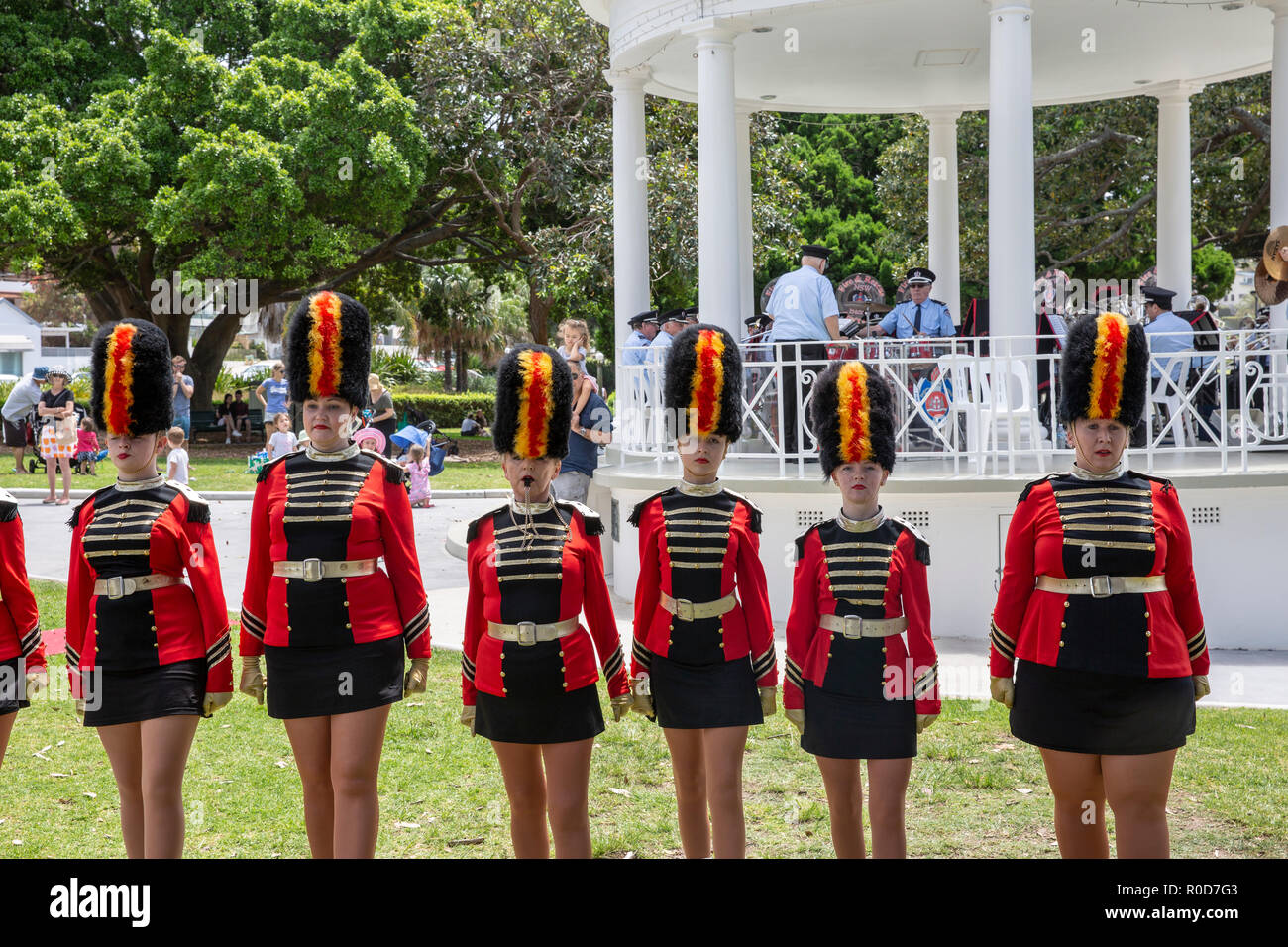 Sydney, Australia. 4 Novembre, 2018. Hotel Occidental Balmoral Beach, NSW di soccorso ed antincendio e banda Marching team effettuano presso la rotonda in riserva di Balmoral, domenica 4 novembre 2018, Sydney, Australia Credit: martin berry/Alamy Live News Foto Stock