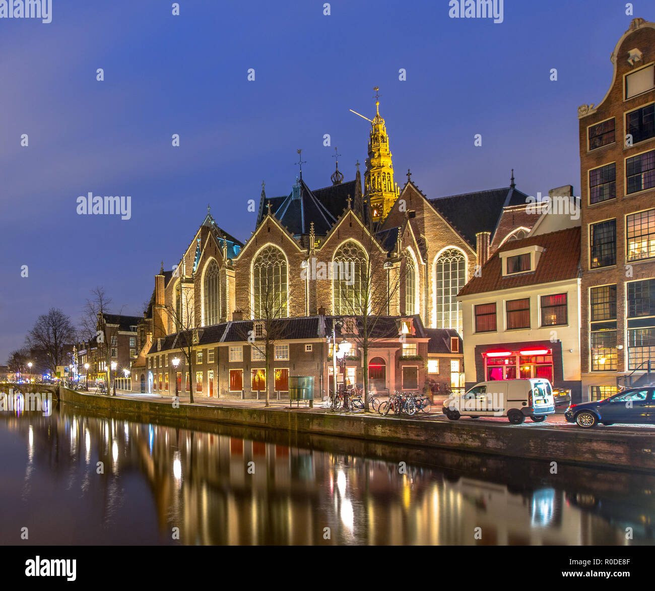 Tenebrologo della vecchia chiesa o Oude Kerk su Oudezijds Voorburgwal nel quartiere a luci rosse di Amsterdam Foto Stock