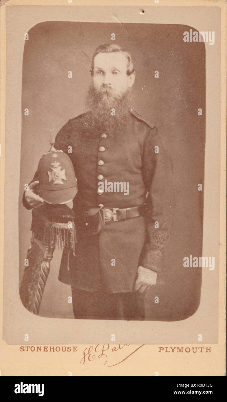 Plymouth CDV (Carte De visite) di un barbuto poliziotto vittoriano identificato come John Burns Foto Stock