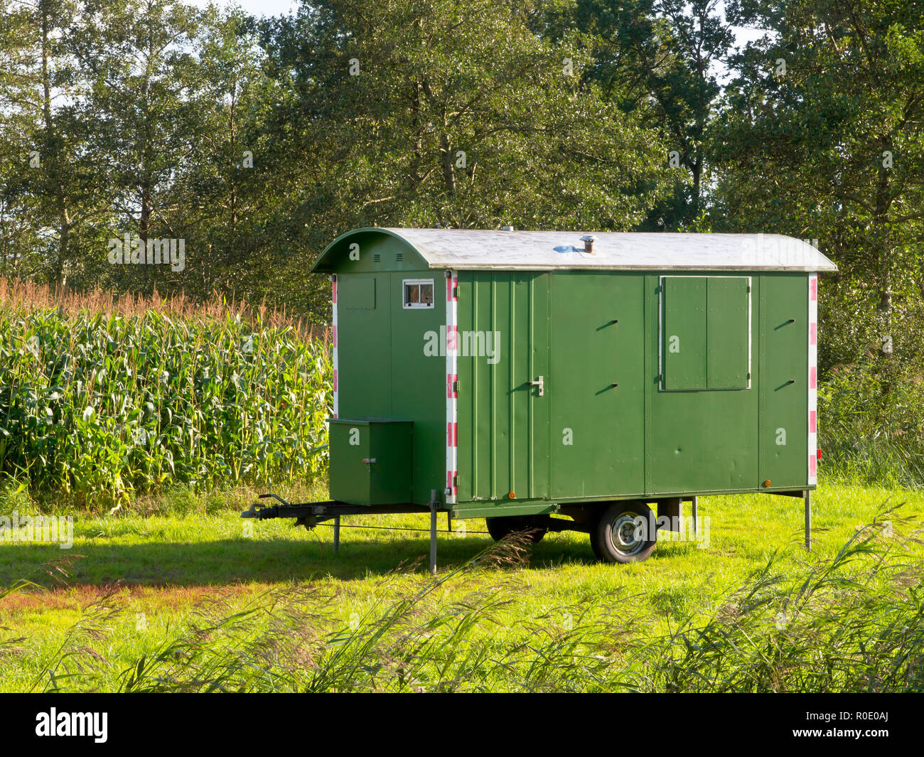 Lavoratori pranzo rifugio tra il verde paesaggio Foto Stock