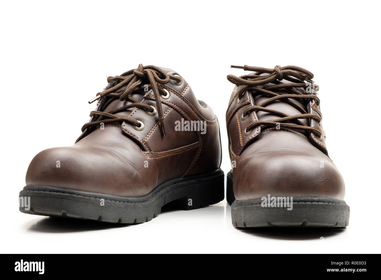 In pelle marrone scarpe uomo isolato Foto Stock