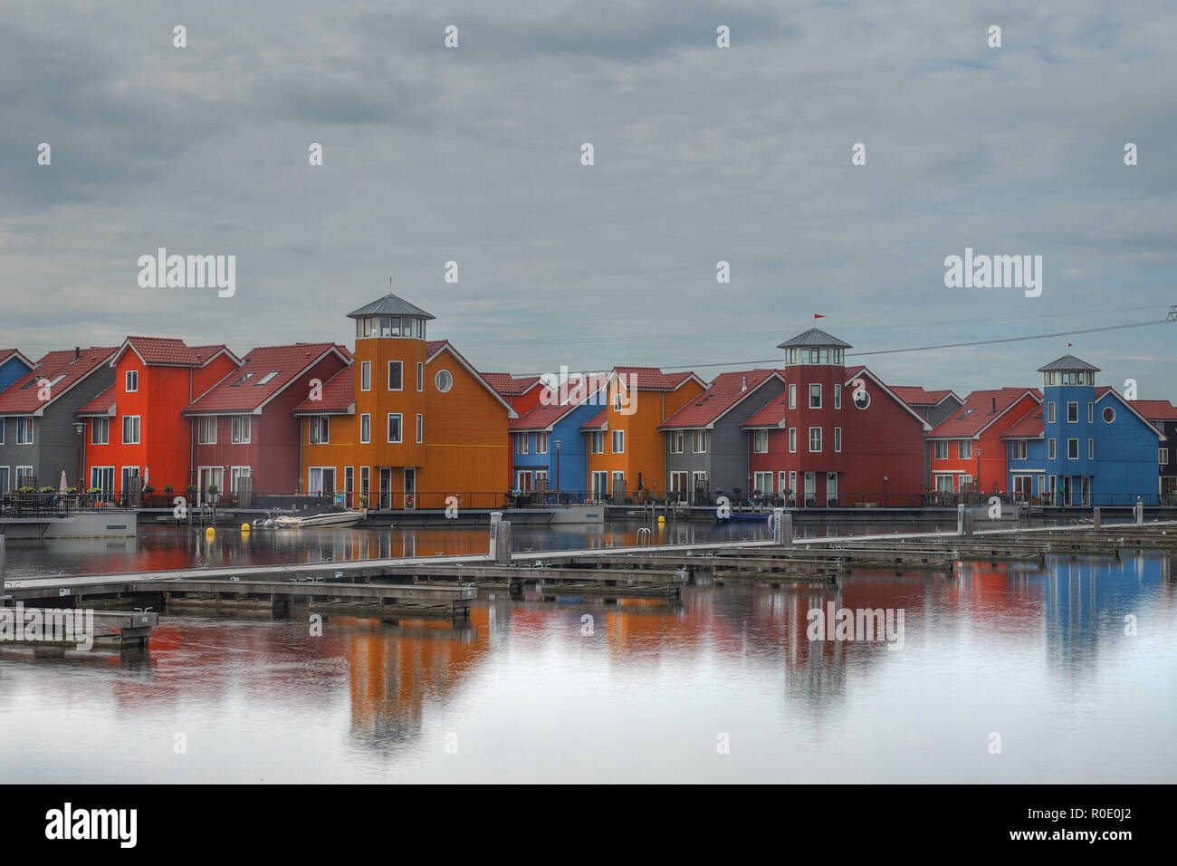 Colorata zona residenziale sul lungomare Foto Stock