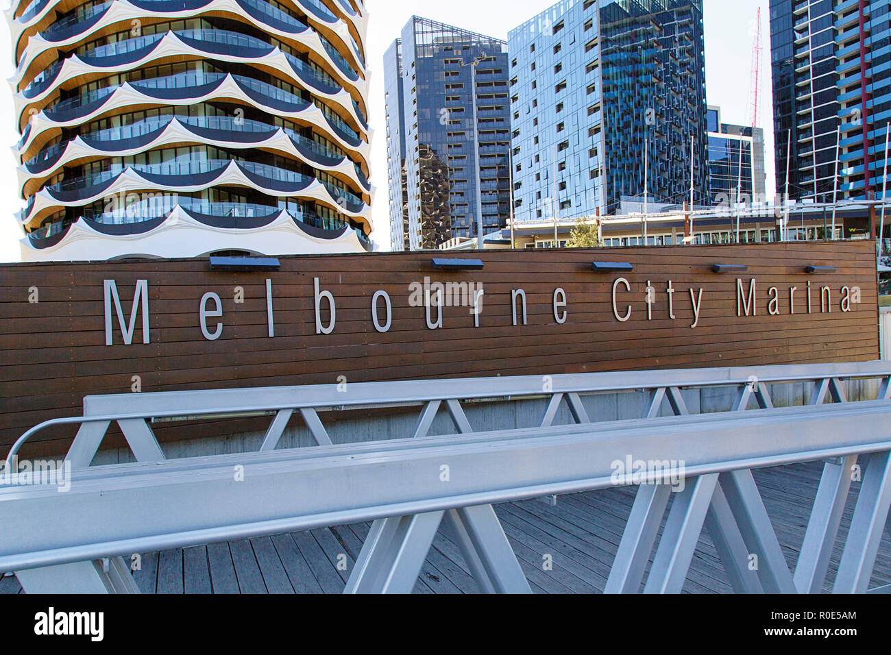 Melbourne, Australia: 07 Aprile 2018: città di Melbourne Marina offre il maggior numero di visitatori cuccette per piatti informali a breve termine di attraccare a Docklands. Foto Stock