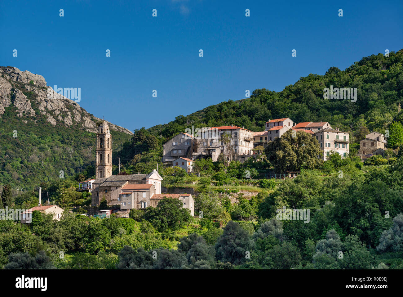 Città sulla collina di Sorio, Il Nebbio regione, Haute-Corse reparto, Corsica, Francia Foto Stock