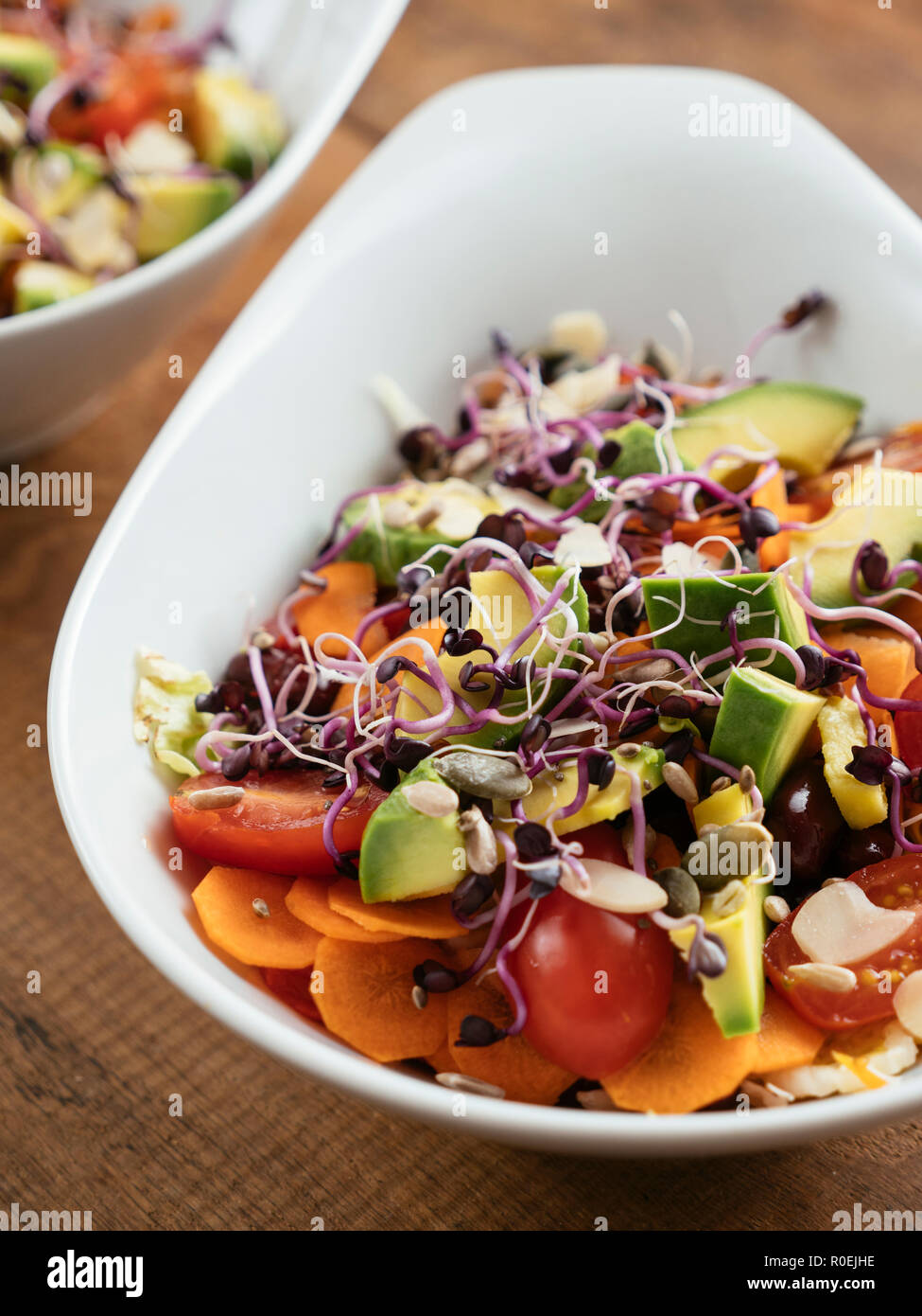 Insalata mista con germogli e semi. Foto Stock