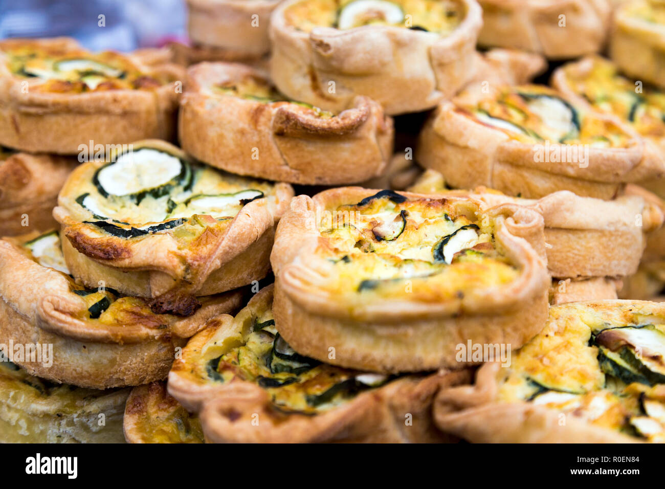 Mini zucchine quiche stack Foto Stock