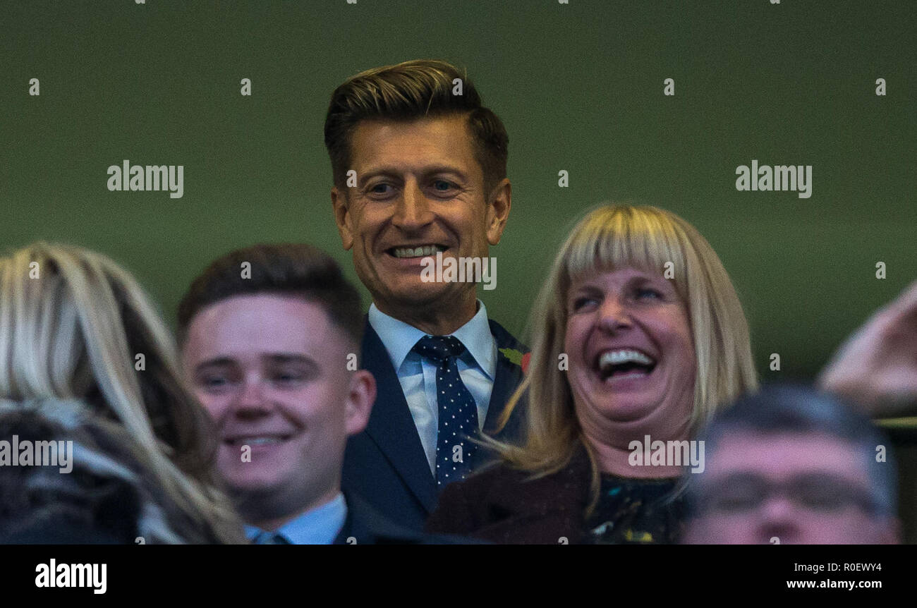 Londra, Regno Unito. 4 Nov 2018. Londra, Regno Unito. 4 Nov 2018. Londra, Regno Unito. 4 Nov 2018. Il Palazzo di Cristallo Presidente Steve parrocchia durante il match di Premier League tra Chelsea e Crystal Palace a Stamford Bridge, Londra, Inghilterra il 4 novembre 2018. Foto di Andy Rowland. . (La fotografia può essere utilizzata solo per il giornale e/o rivista scopi editoriali. www.football-dataco.com) Credito: Andrew Rowland/Alamy Live News Credito: Andrew Rowland/Alamy Live News Credito: Andrew Rowland/Alamy Live News Foto Stock
