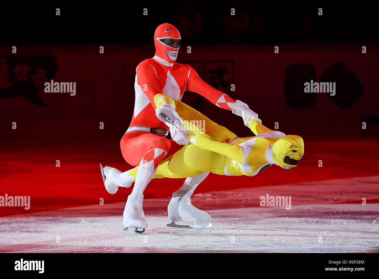 Helsinki, Finlandia. 4 Nov 2018. In Russia la Betina Popova / Sergey Nozgov (in 7° La danza su ghiaccio) durante il periodo di esposizioni Gala presso l'ISU Grand Prix di Pattinaggio di figura 2018 Helsinki a Helsinki sala ghiaccio (Helsingin Jaahalli) Domenica, 04 novembre 2018. HELSINKI . (Solo uso editoriale, è richiesta una licenza per uso commerciale. Nessun uso in scommesse, giochi o un singolo giocatore/club/league pubblicazioni.) Credito: Taka Wu/Alamy Live News Foto Stock