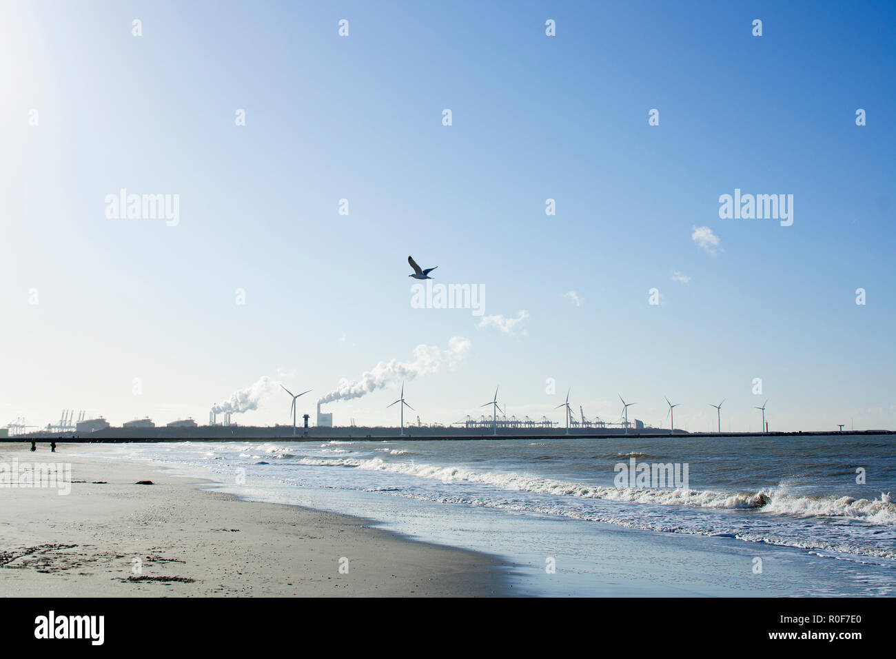 Fumo da una stazione di alimentazione a gancio di Holland, Paesi Bassi Foto Stock