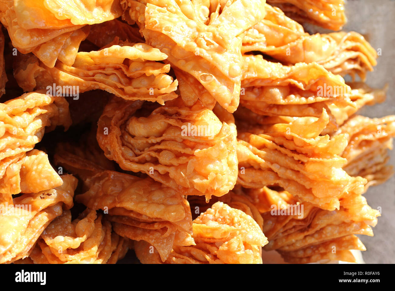 Il miele il baklava è un dessert dal sud dell'Ucraina, fatta da pasta cotta e rivestito con miele o sciroppo di zucchero. Foto Stock