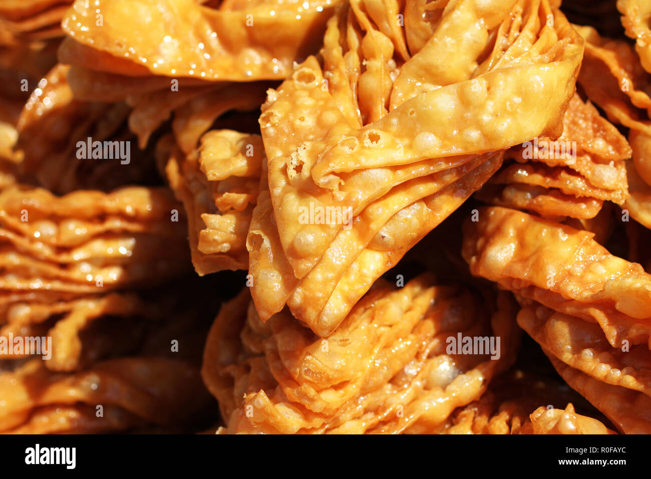 Il miele il baklava è un dessert dal sud dell'Ucraina, fatta da pasta cotta e rivestito con miele o sciroppo di zucchero. Foto Stock