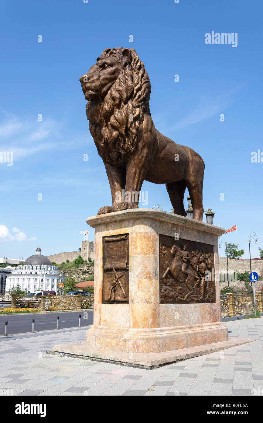 La statua del leone e Skopje (Kale) Fortezza, Goce Delchev, Skopje, Regione di Skopje, Repubblica di Macedonia del nord Foto Stock