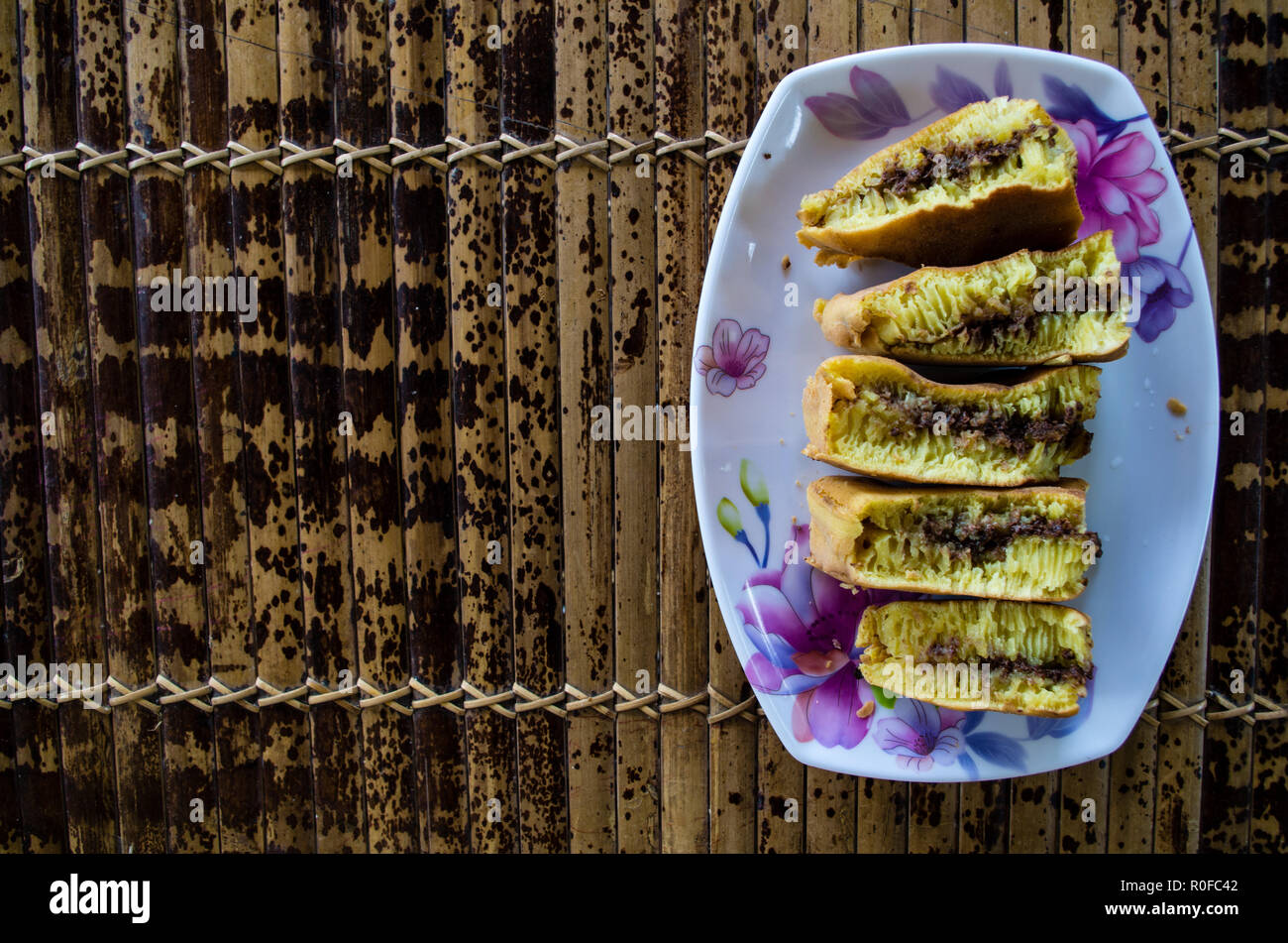 TERANG BULAN, indonesiano frittelle dolci a Lombok con copia spazio a sinistra. Foto Stock