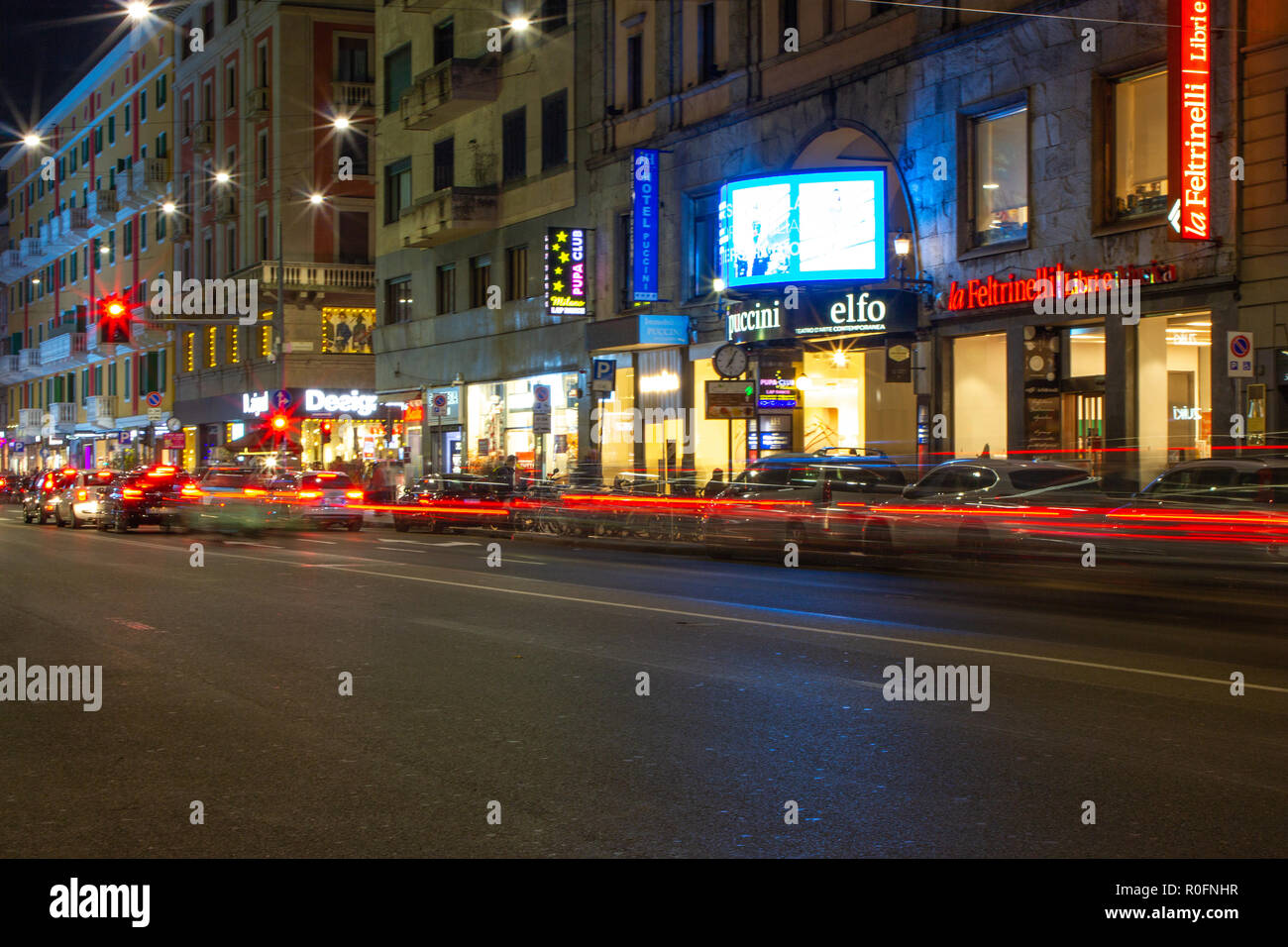 Il famoso Corso Buenos Aires, al tramonto, Milano, Italia Foto Stock