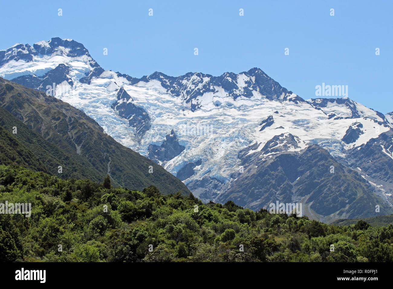 Aoraki/Mount Cook nel Sud delle Alpi sull'Isola Sud della Nuova Zelanda. Mt Cook è 3754m - il picco più alto in Australasia Foto Stock