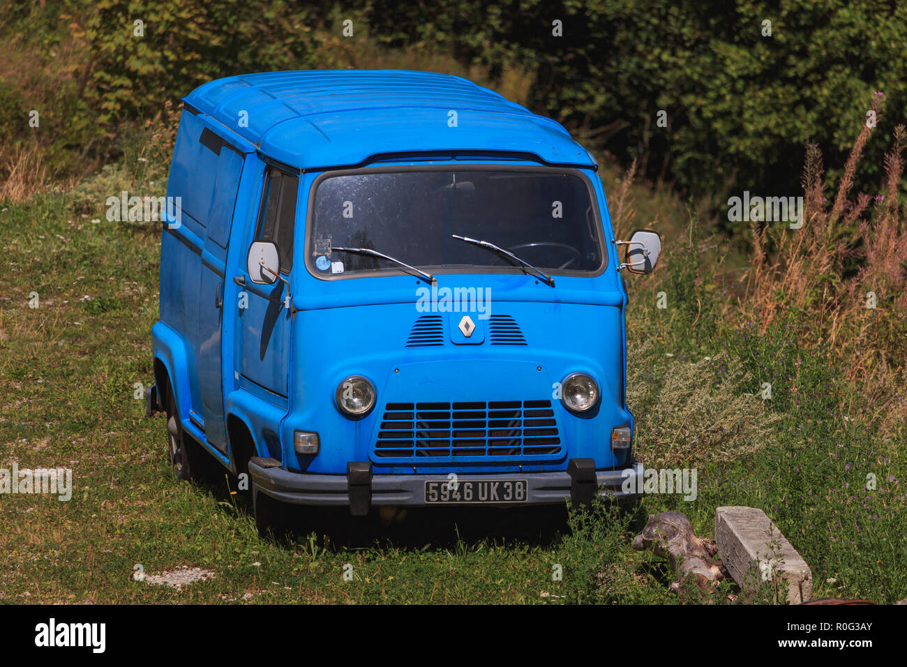 Renault Estafette vecchia auto in estate Foto Stock