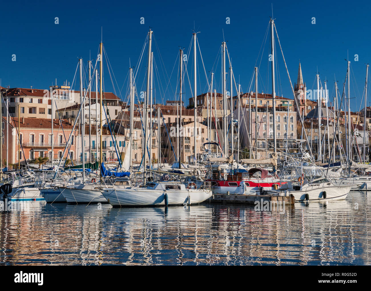 Barche a marina in Calvi, Balagne, Haute-Corse, Corsica, Francia Foto Stock