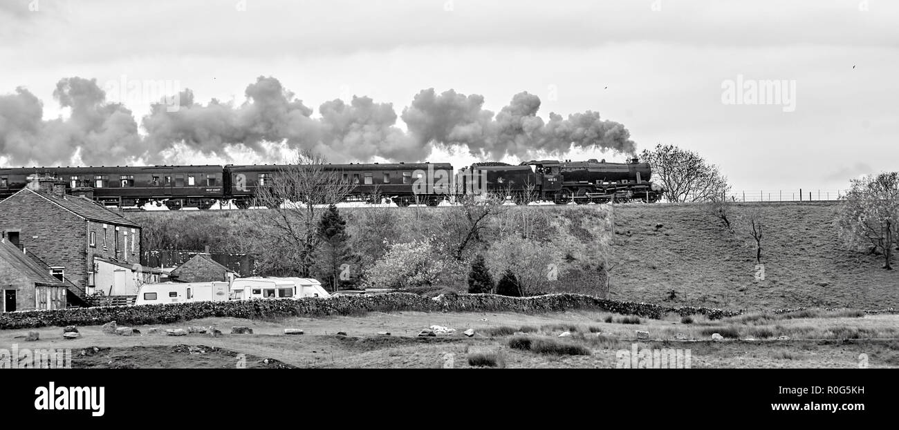 Conserve di bolina a vapore sul treno il Settle & Carlisle linea ferroviaria, Yorkshire Dales National Park, nell'Inghilterra del Nord, Regno Unito Foto Stock