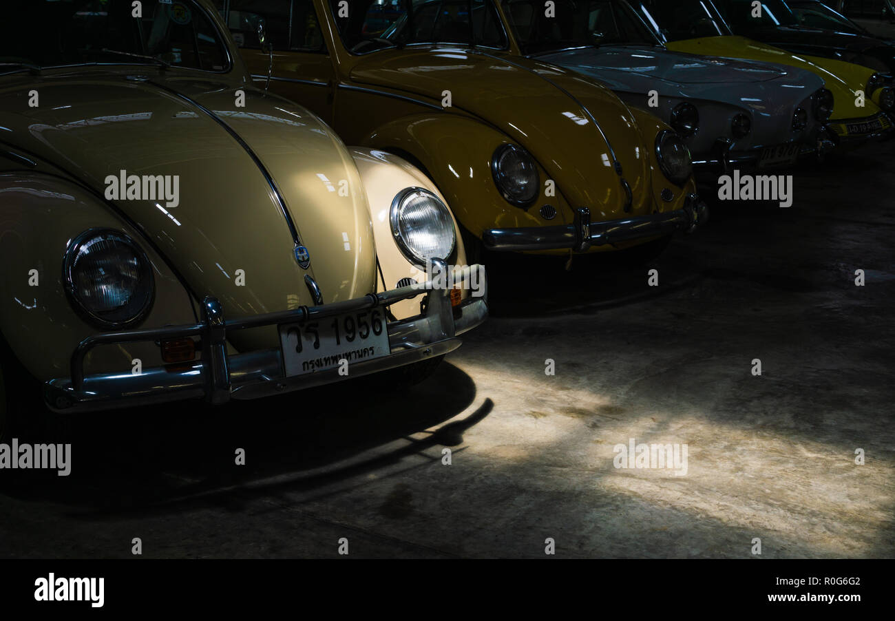 NAKHON PATHOM, Tailandia - 19 agosto 2018 : Volkswagen Beatle retro vintage classico vecchio display auto a Jesada Technik Museum è il più grande classico v Foto Stock