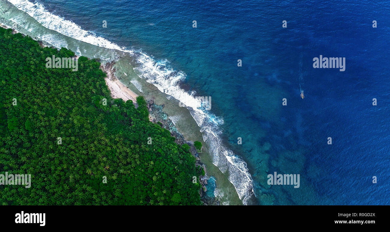 Vista aerea di Siargao Island e Pacifico tropicale. Vista da fuco. Foto Stock