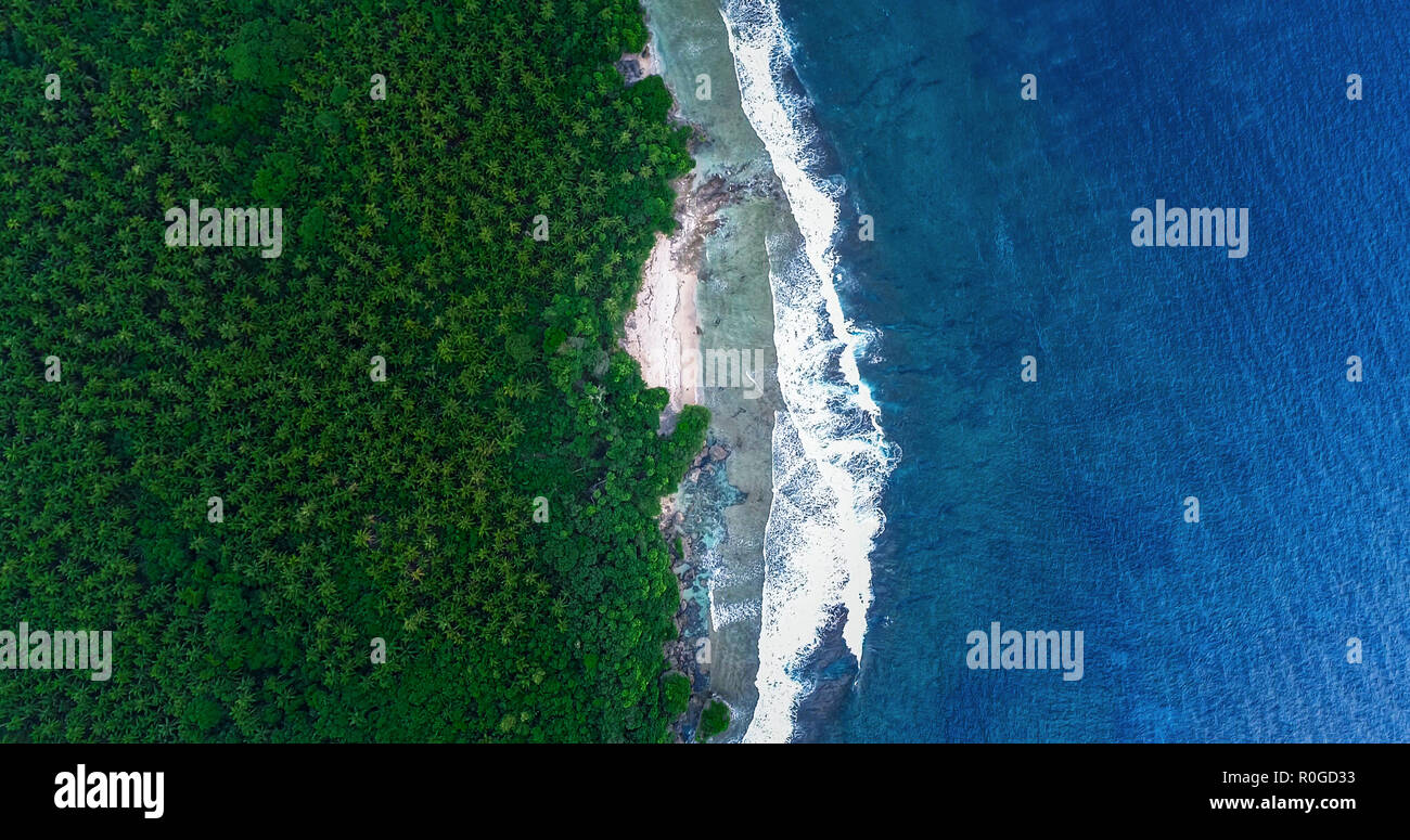 Vista aerea di Siargao Island e Pacifico tropicale. Vista da fuco. Foto Stock