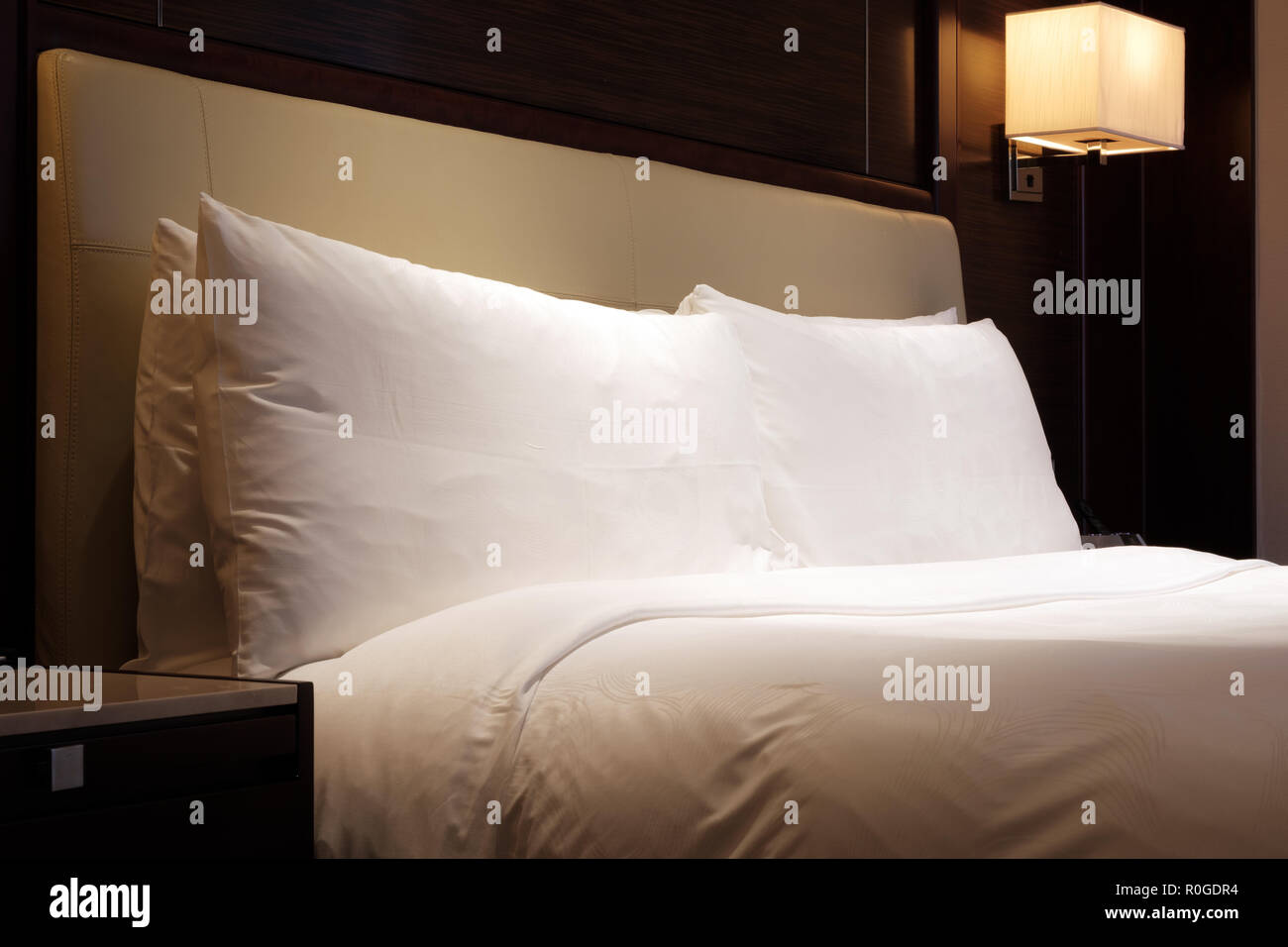 Standard king size camera hotel Foto Stock