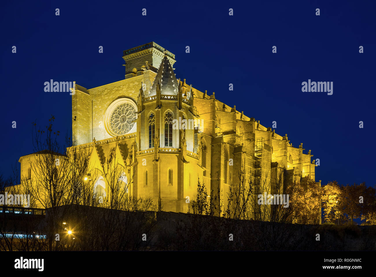 Basilica di Santa Maria de la Seu con le luci della sera in Manresa Foto Stock