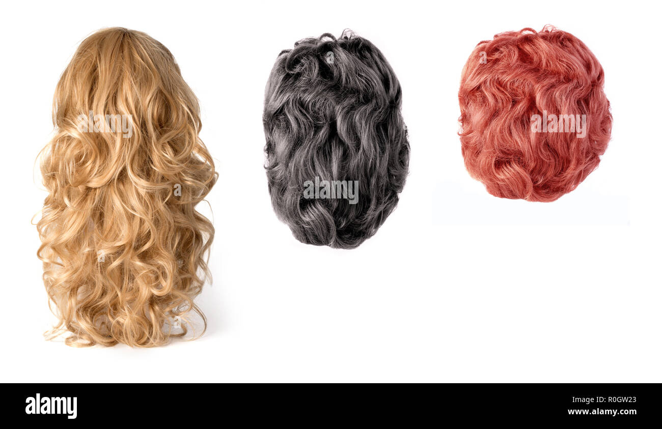 Lunga parentesi bionda ,il rosso e il nero capelli Parrucche isolati su sfondo bianco Foto Stock