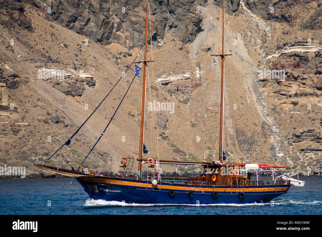 Charter Caicco Turco barca a vela nella Baia di Amoudi, Oai - Santorini Island, Grecia Foto Stock