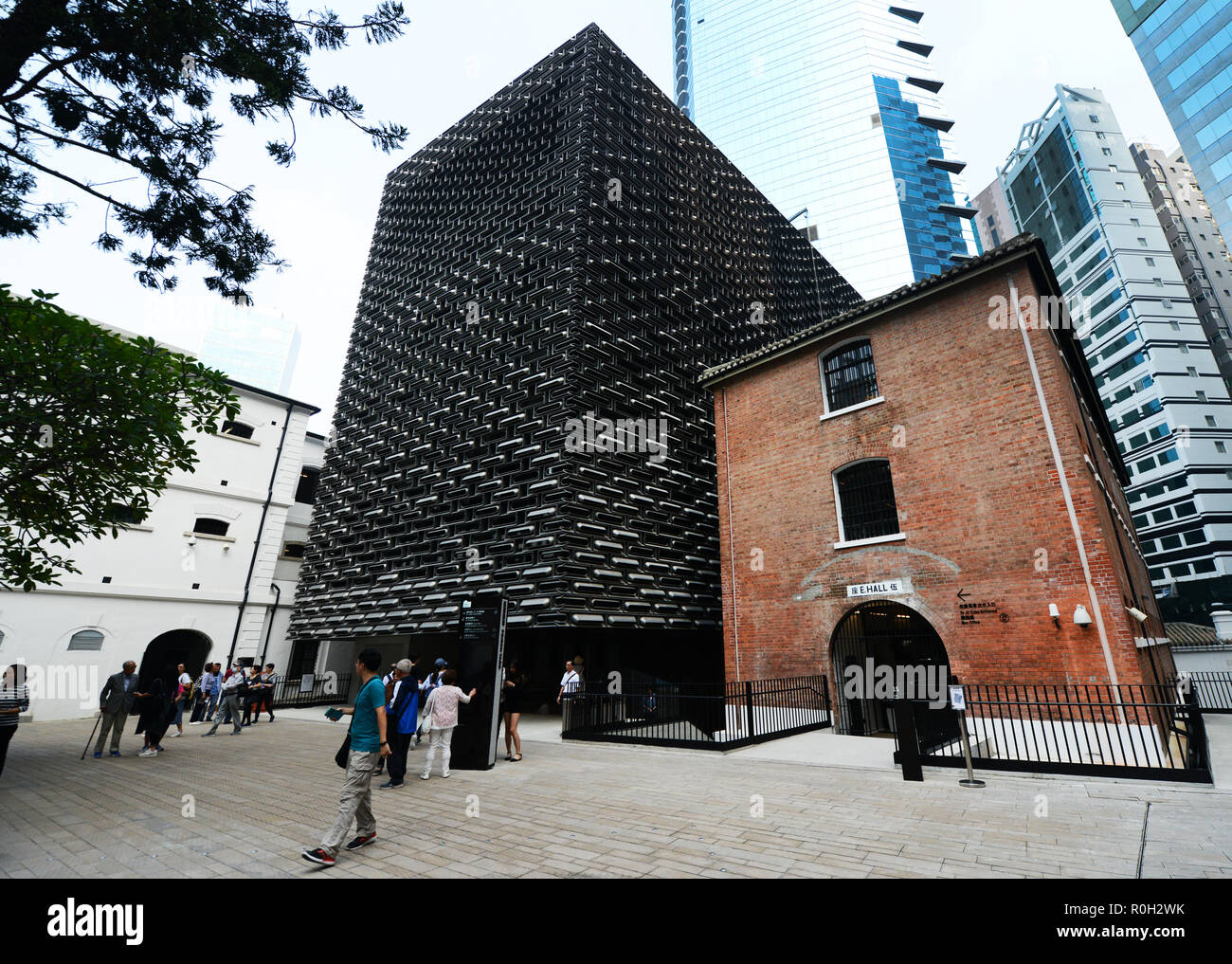 Ristrutturato ex stazione centrale di polizia e la prigione di Victoria a Hong Kong il quartiere centrale. Foto Stock