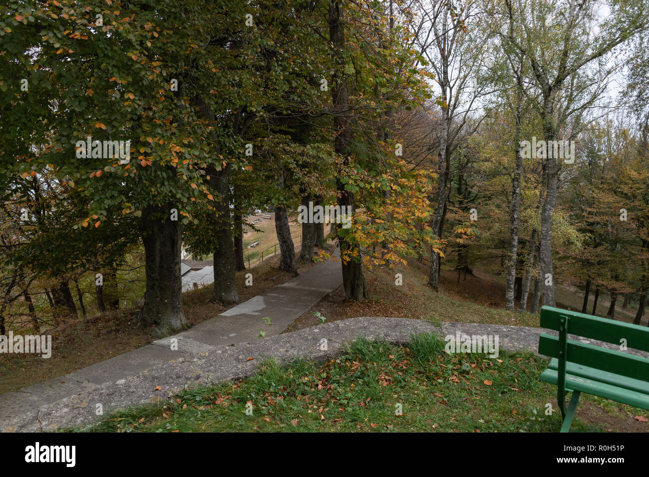 Opinioni su parchi e villaggi di autunno - Blick auf Parks und Herbstdörfer - Viste su parchi e villaggi autunnali Foto Stock