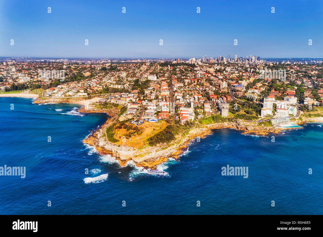 Punto di coniugi Mackenzie e i marchi park luogo tradizionale di scultura annuale dal mare attrazione turistica di Sydney sobborghi Orientali vicino a Bondi Beach. Foto Stock