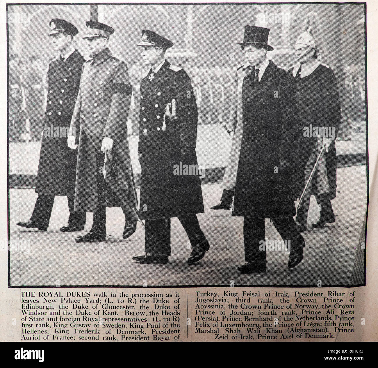 Il principe Filippo Duca di Edimburgo e Duchi di Gloucester, Windsor, Kent giornale clipping al 'funerale di re Giorgio VI' Febbraio 16 1952 Foto Stock