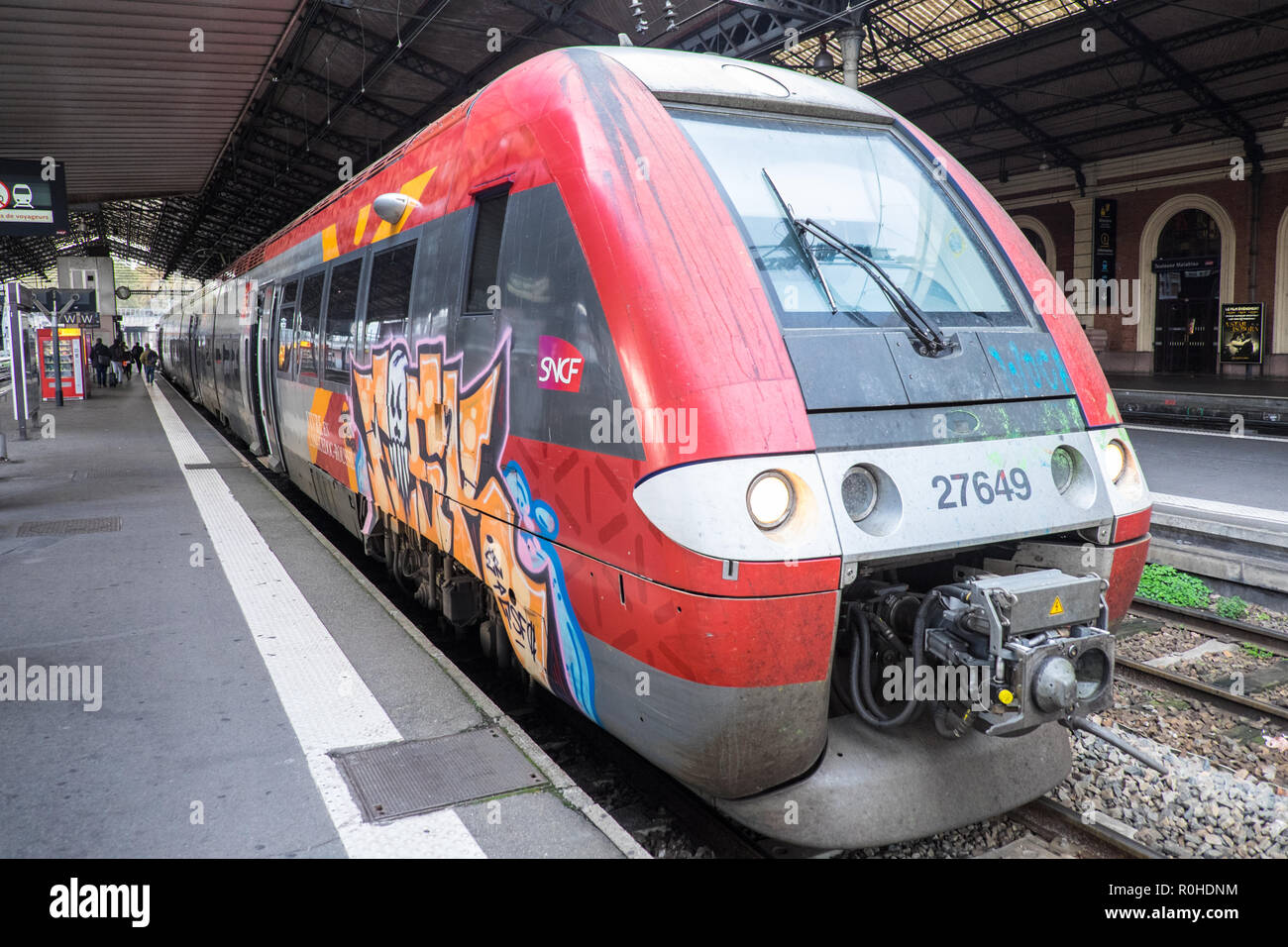 Graffiti,coperto,ter,alta velocità,treni,a,,Toulouse Matabiau, in,centro,d,Toulouse,città,Haute-Garonne,sud,d,Francia,Occitanie,francese,l'Europa,europeo, Foto Stock