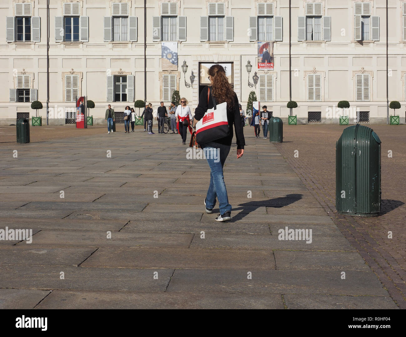 Torino, Italia - circa ottobre 2018: Persone in Piazza Castello Foto Stock