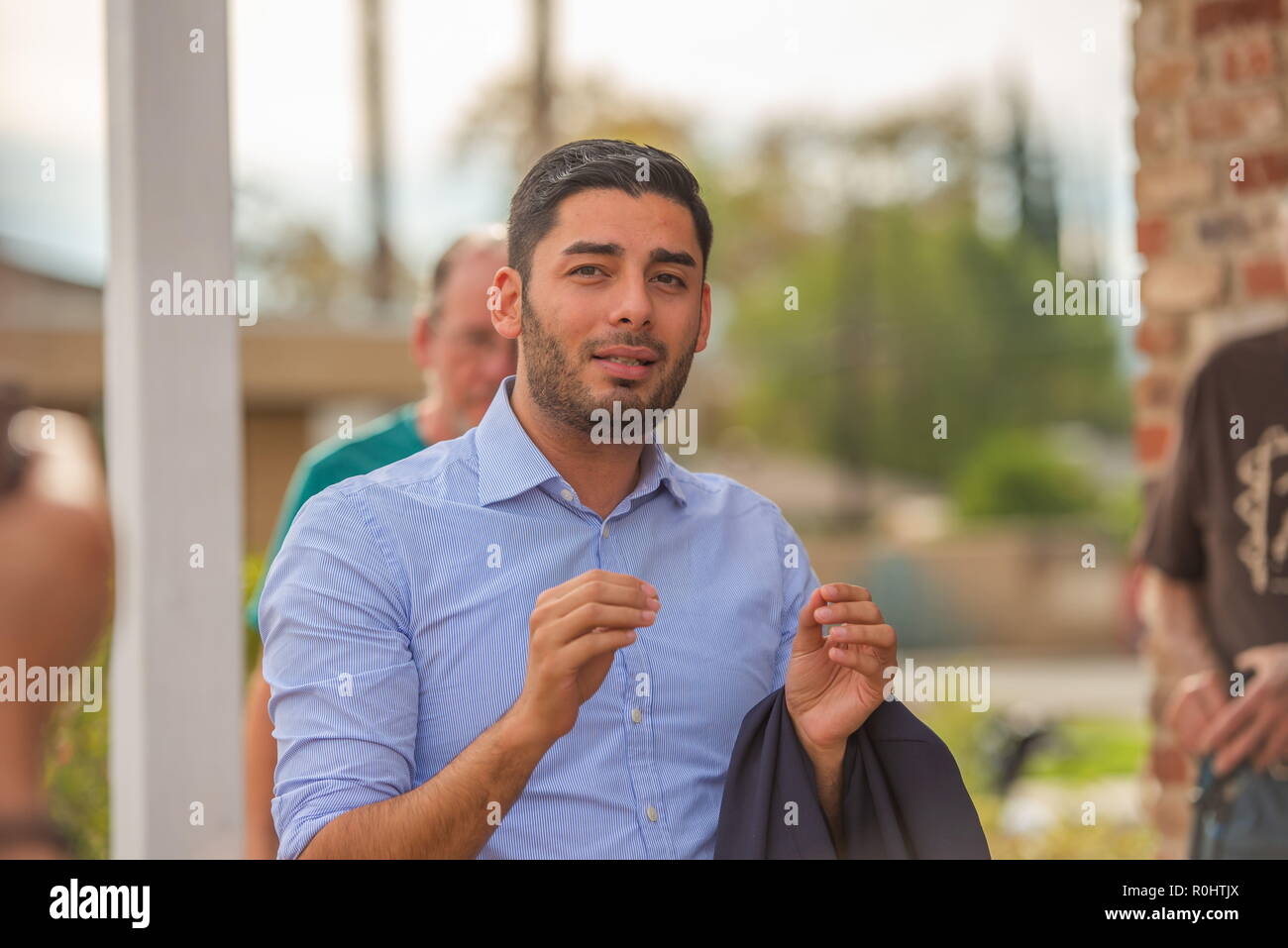 4 novembre 2018 - El Cajon, California, Stati Uniti - Ammar Campa-Najjar visite El Cajon Campaign office e parla ai procacciatori d'affari. Ammar Campa-Najjar è un democratico in esecuzione per il Congresso nel cinquantesimo della California contro incombente Duncan Hunter. (Credito Immagine: © Vito Di Stefano via ZUMA filo) Foto Stock