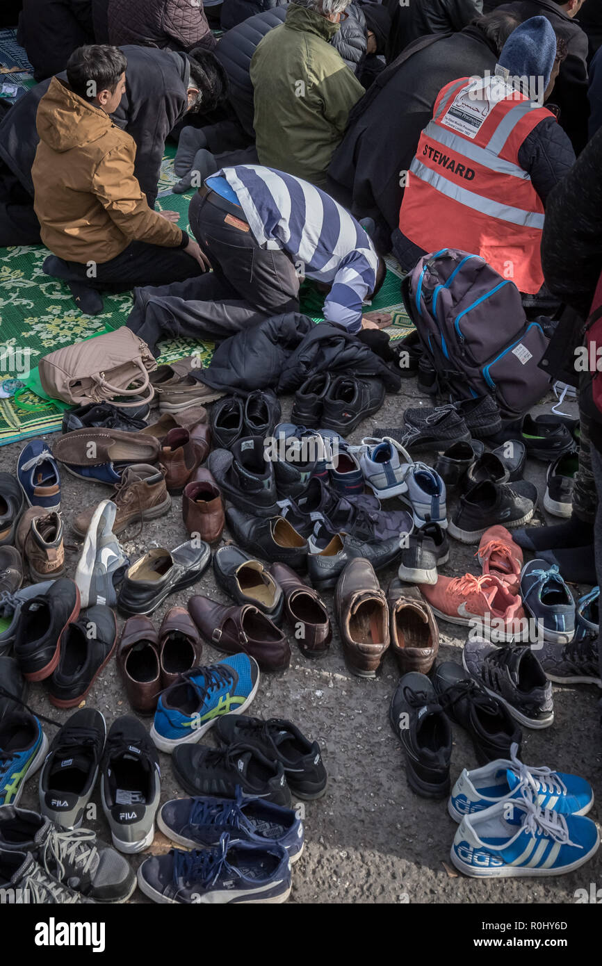 Londra, Regno Unito. 4 Nov 2018. I musulmani britannici unisciti alla Arbaeen annuale processione a Marble Arch. Credito: Guy Corbishley/Alamy Live News Foto Stock